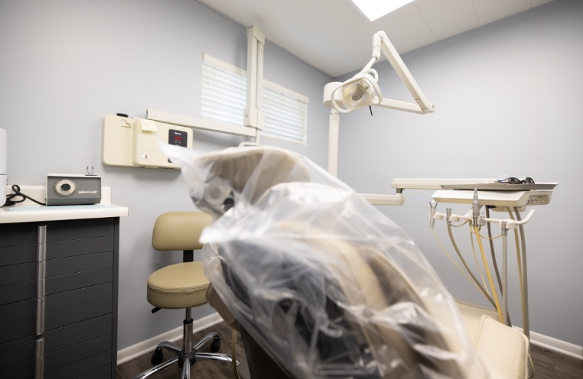 Dental treatment room with light gray walls